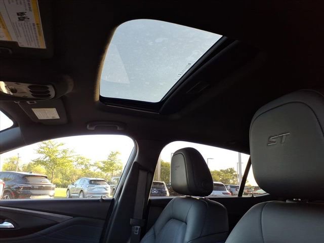Used 2025 Buick Envista Sport Touring w/ Experience Buick Package FWD image 15
