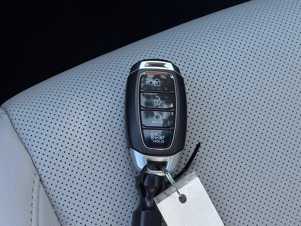 Used 2023 Hyundai Kona Limited AWD/4WD image 35