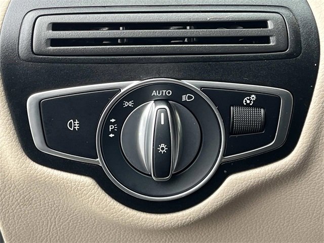 Used 2022 Mercedes-Benz GLC 300 image 27