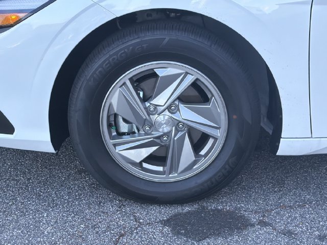 New 2026 Hyundai Elantra SE FWD image 13