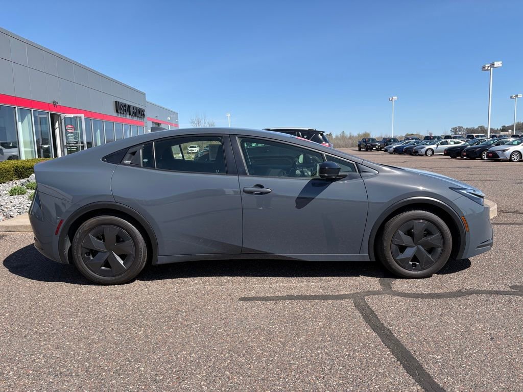 Used 2024 Toyota Prius LE FWD image 2