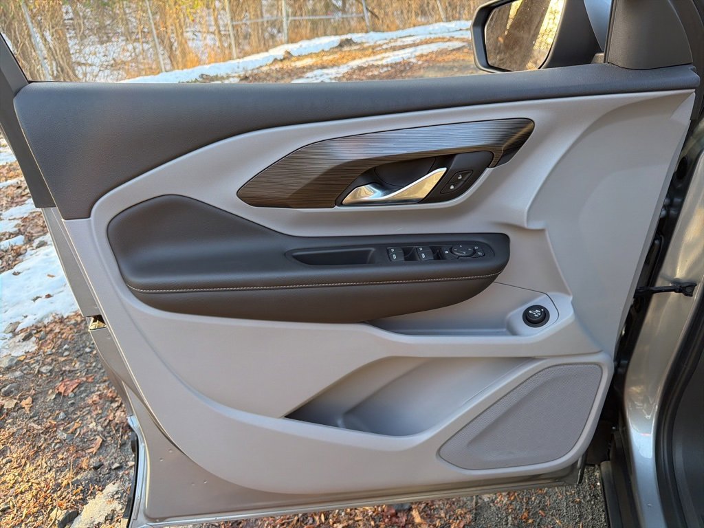 Used 2023 GMC Terrain SLE w/ Driver Convenience Package image 18