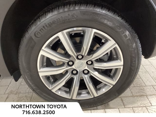Used 2023 Cadillac XT4 Sport w/ Cold Weather Package AWD/4WD image 17