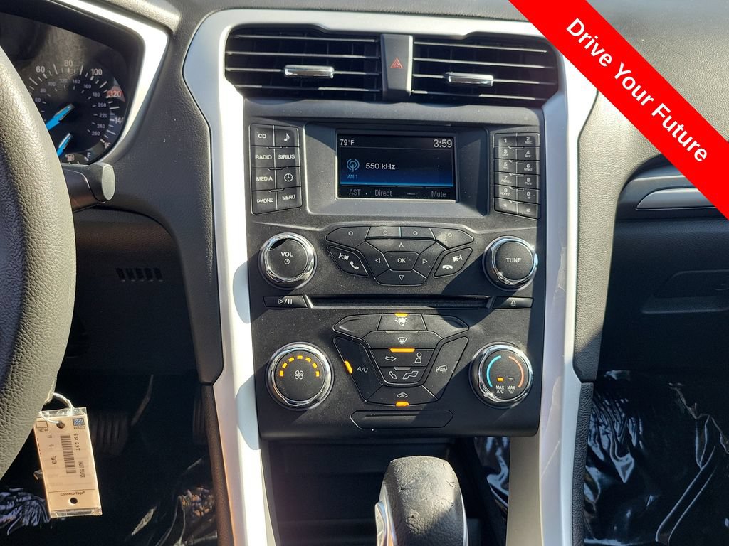 Used 2015 Ford Fusion SE FWD image 13