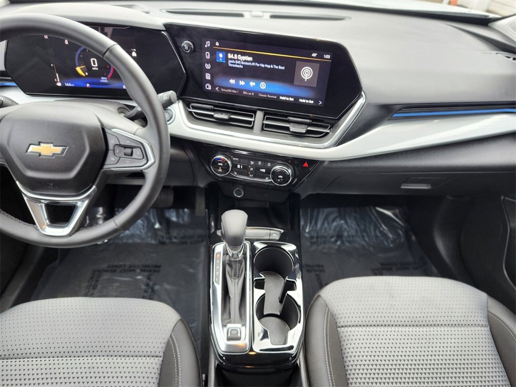 Used 2025 Chevrolet Trax LT w/ Sunroof Package image 12