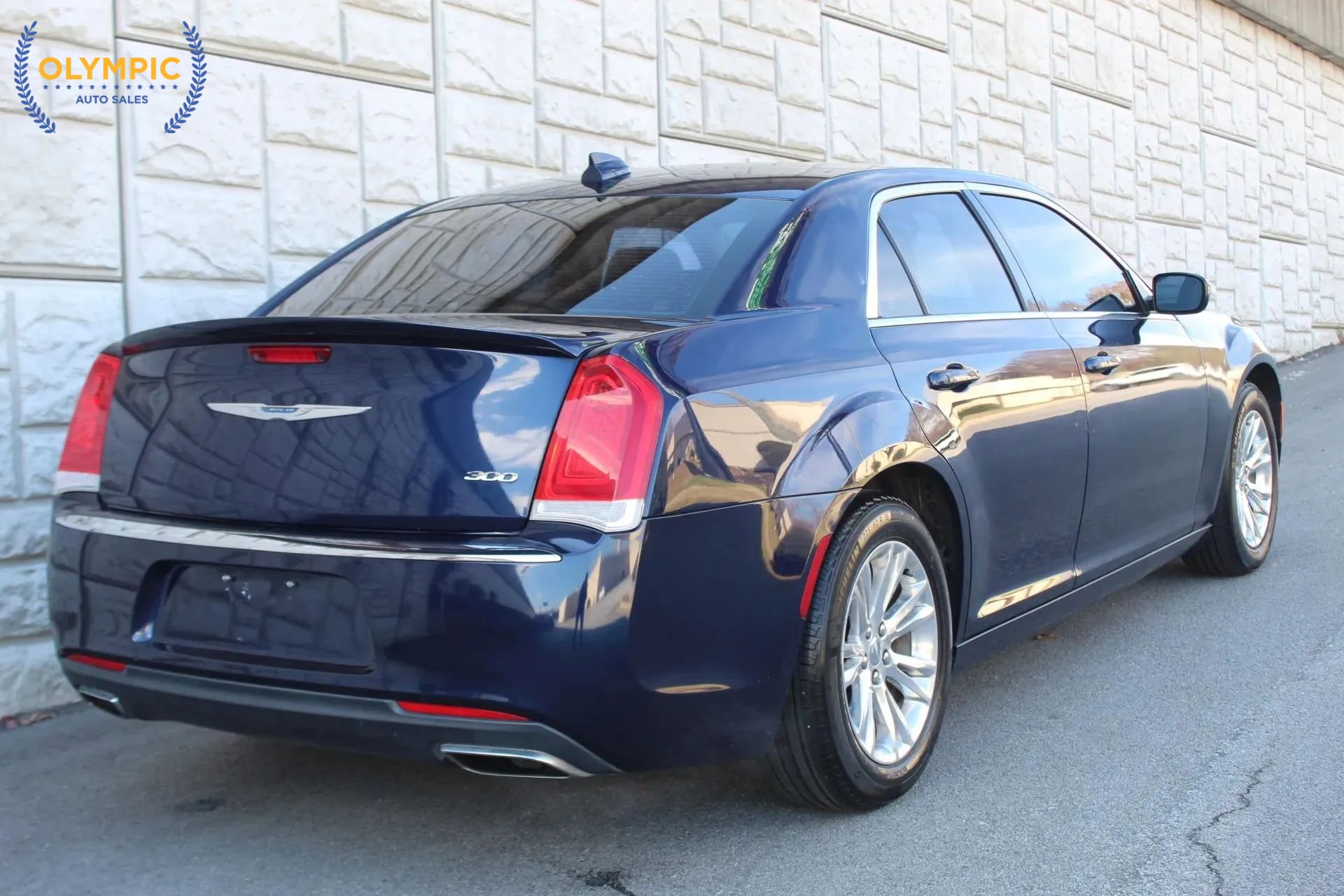 Used 2017 Chrysler 300 Limited image 6