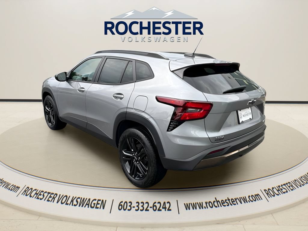 Used 2024 Chevrolet Trax ACTIV w/ Sunroof Package FWD image 4
