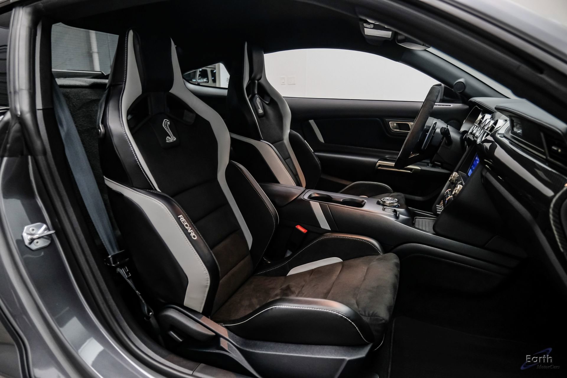 Used 2021 Ford Mustang Shelby GT500 w/ Carbon Fiber Track Pack image 54