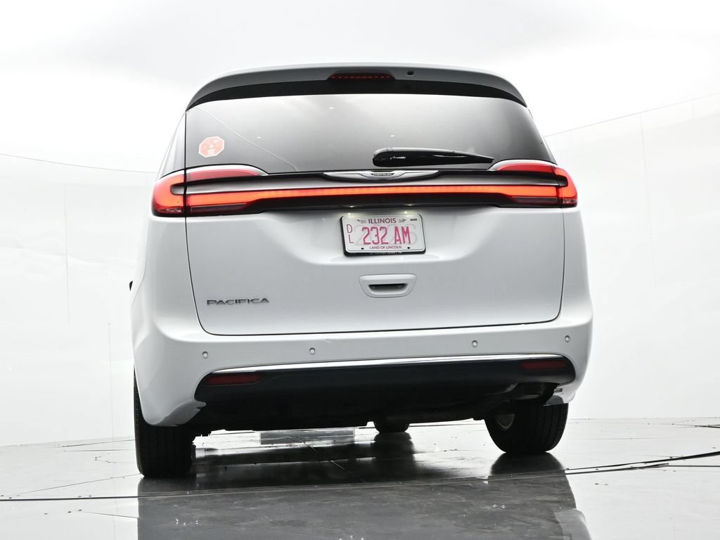 Used 2023 Chrysler Pacifica Touring-L FWD image 34