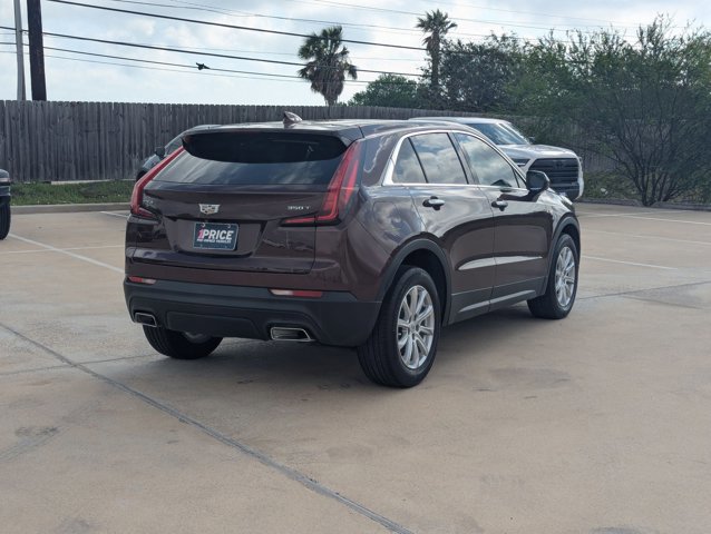 Used 2022 Cadillac XT4 Luxury w/ Cold Weather Package FWD image 5