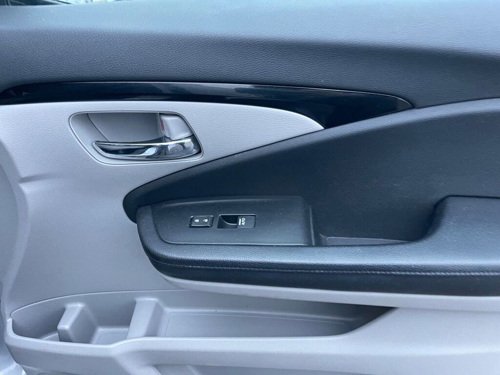 Used 2017 Honda Pilot Touring image 27