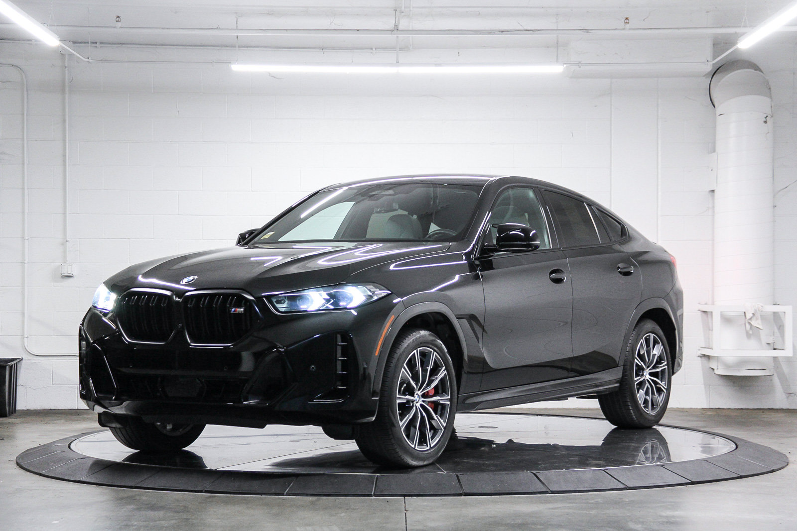 Used 2025 BMW X6 M60i AWD/4WD image 3