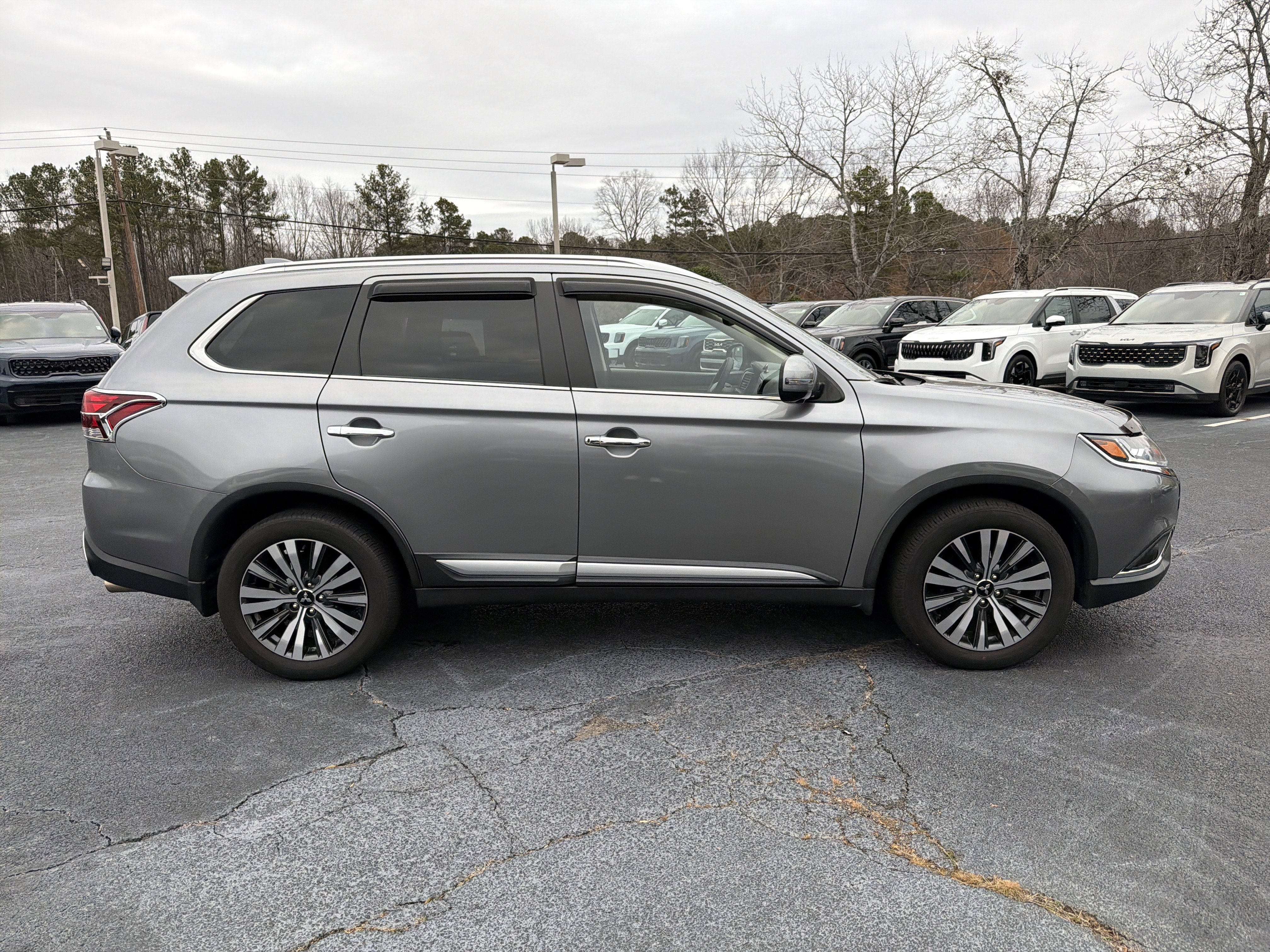 Used 2020 Mitsubishi Outlander SEL image 8