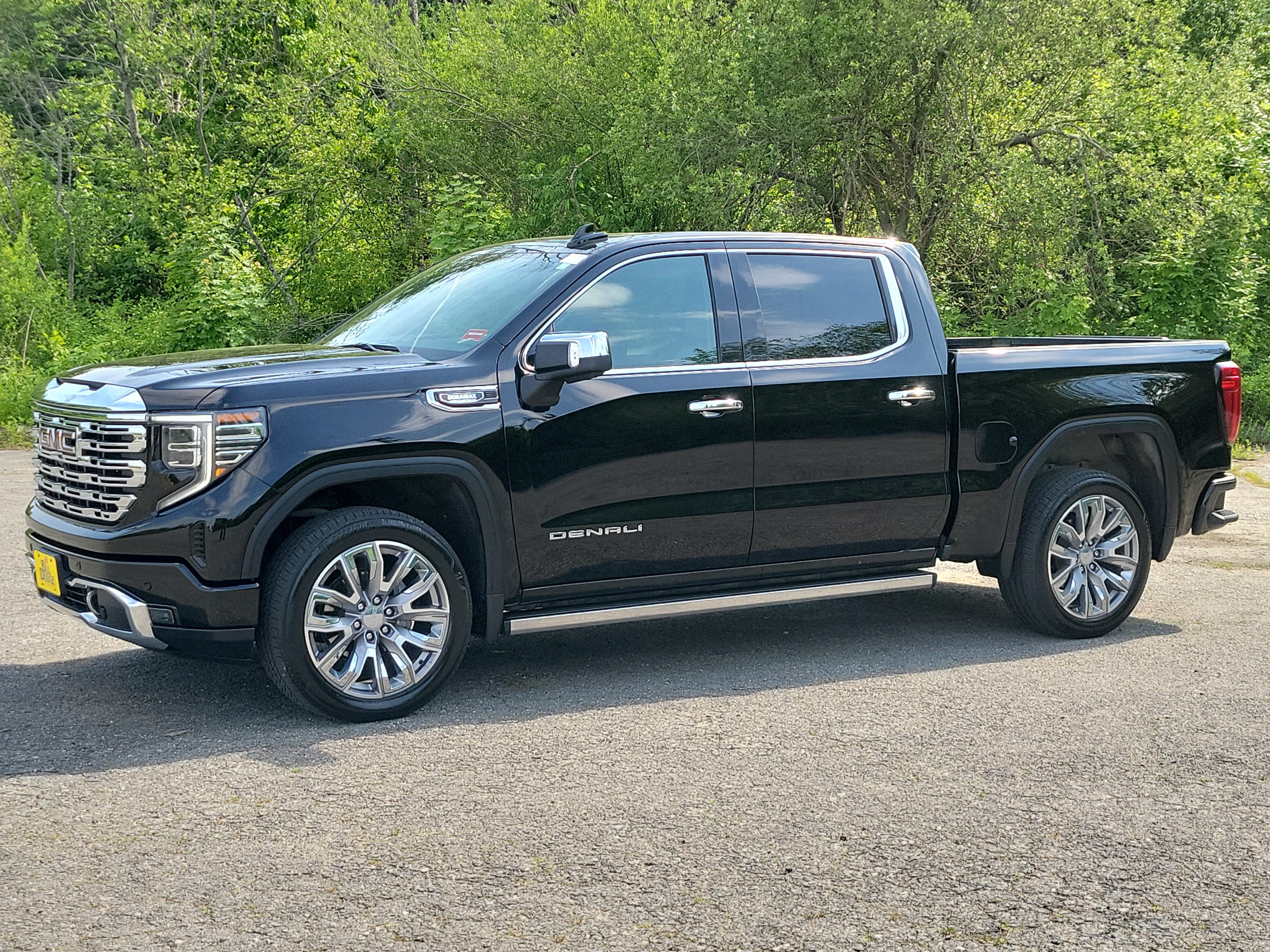 Used 2025 GMC Sierra 1500 Denali w/ Denali Reserve Package AWD/4WD image 1