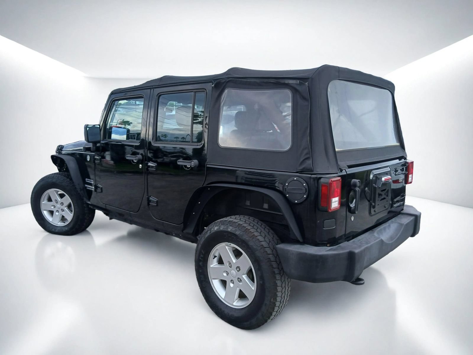 Used 2012 Jeep Wrangler Unlimited Sport AWD/4WD image 6