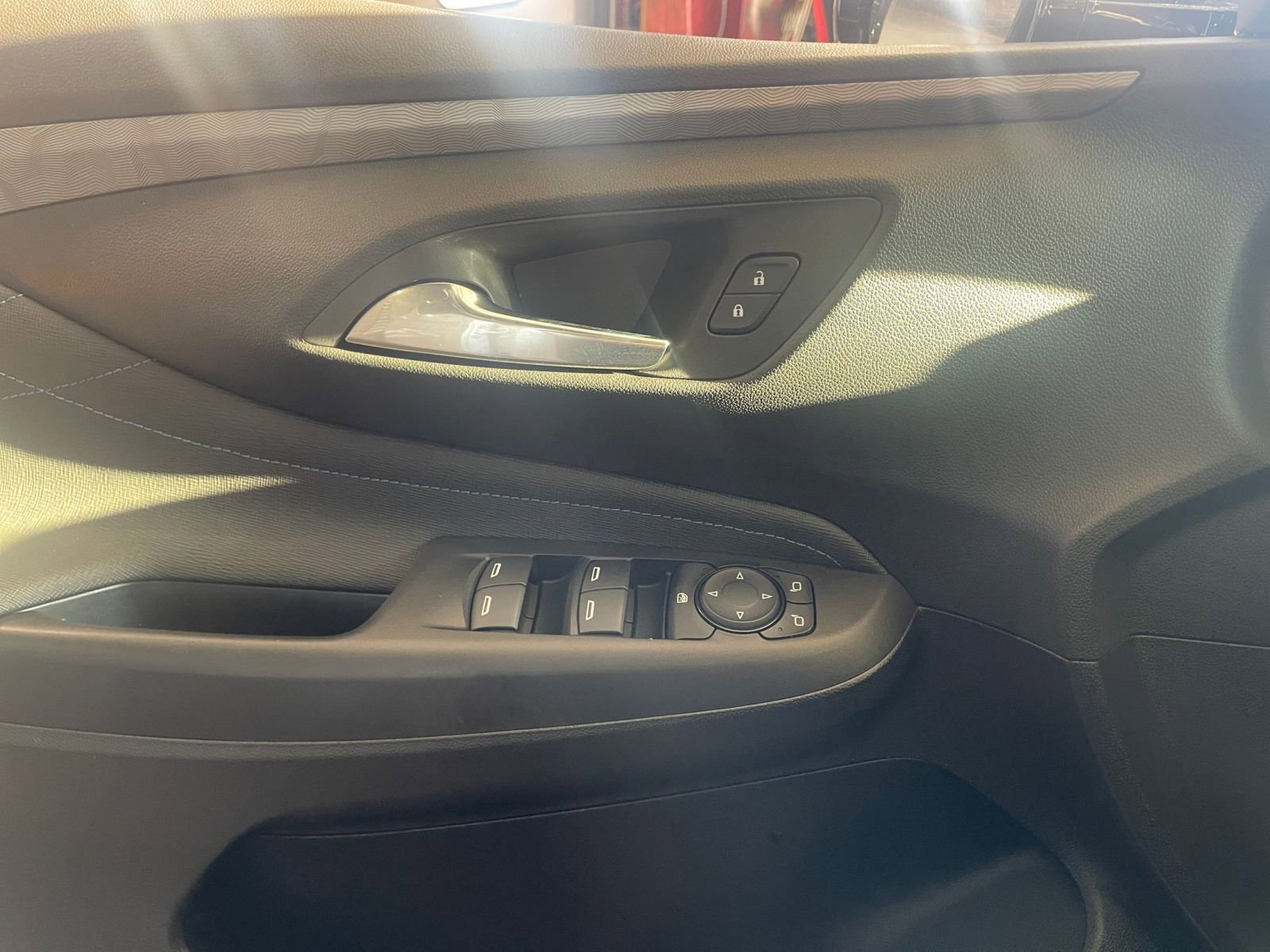 Used 2025 Buick Envista Sport Touring image 20