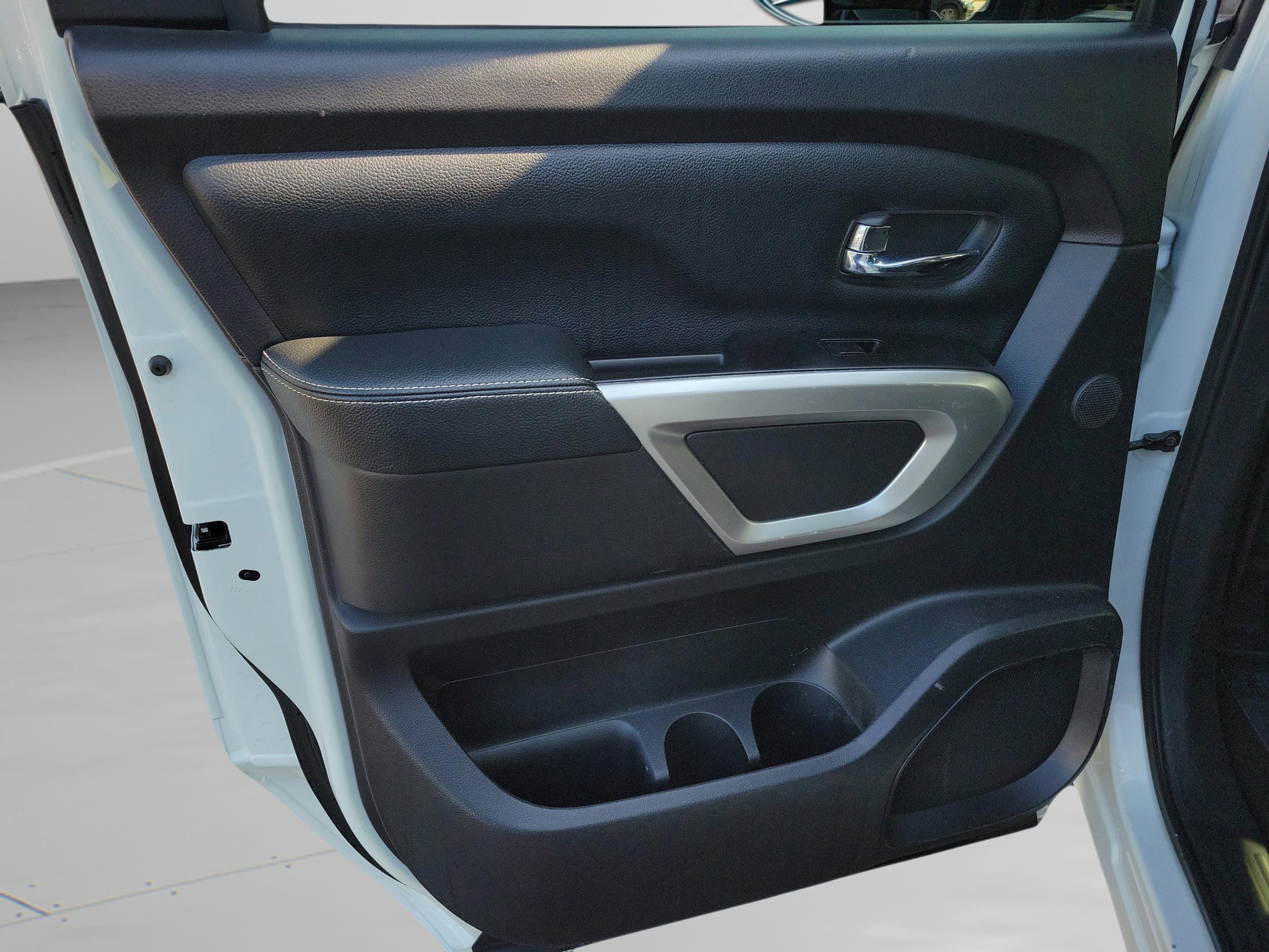 Used 2018 Nissan Titan PRO-4X image 26