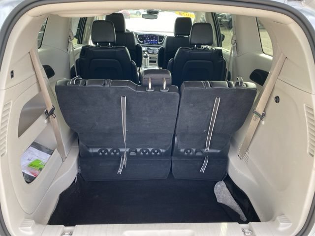 Used 2024 Chrysler Pacifica Touring-L FWD image 27