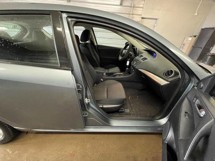 Used 2012 MAZDA MAZDA3 i Touring FWD image 29