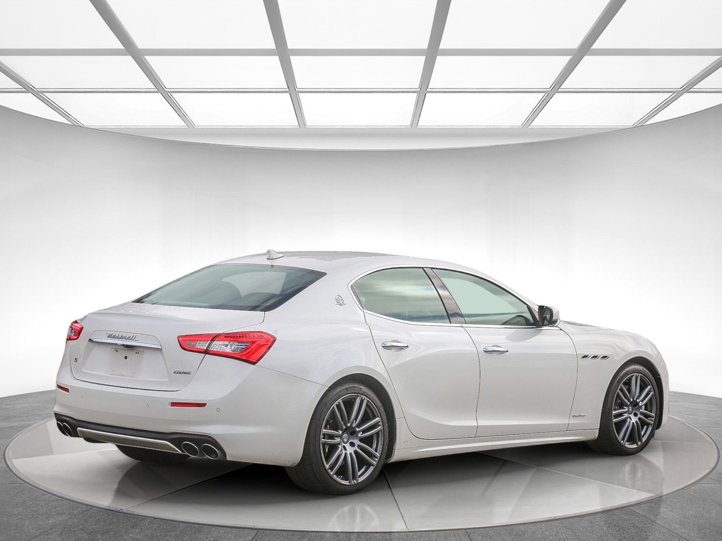 Used 2018 Maserati Ghibli S GranLusso image 3