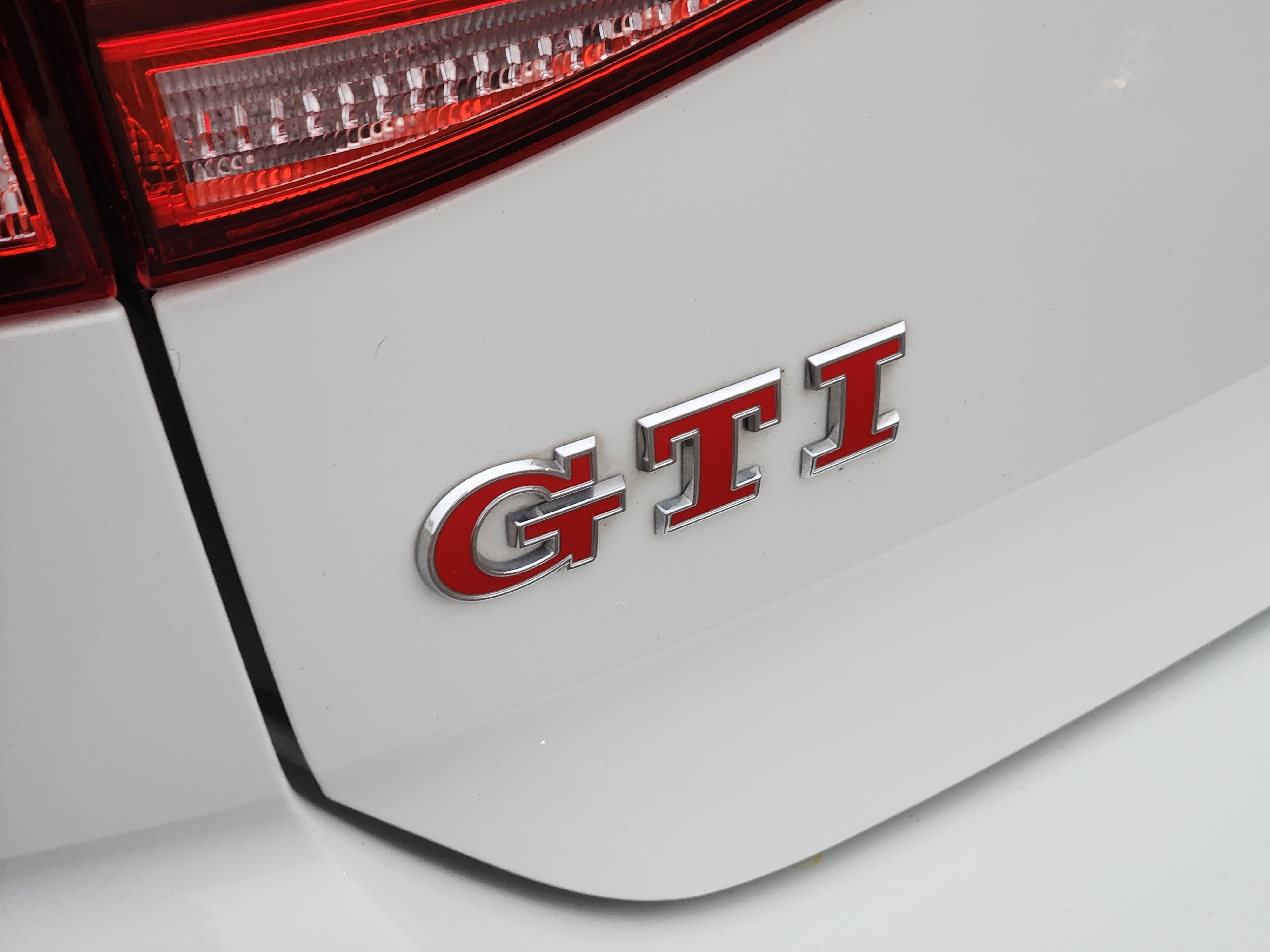 Used 2020 Volkswagen GTI S image 10