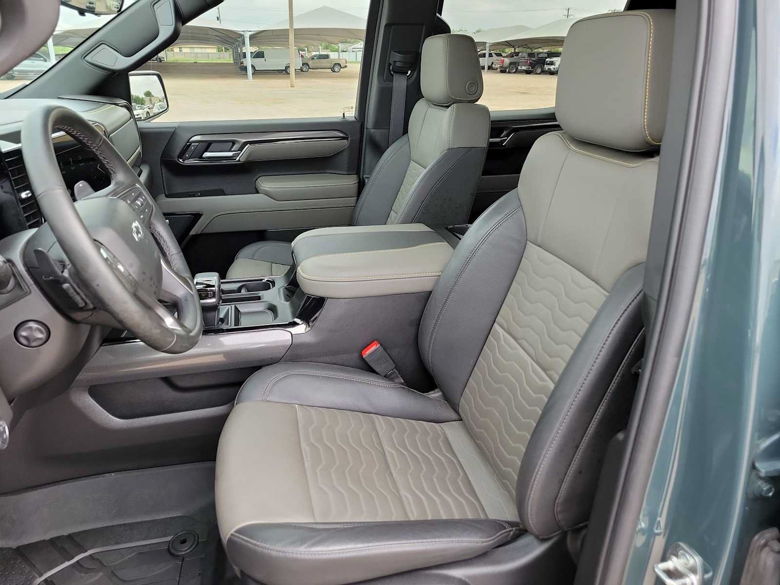 Used 2025 Chevrolet Silverado 1500 ZR2 w/ Technology Package AWD/4WD image 15