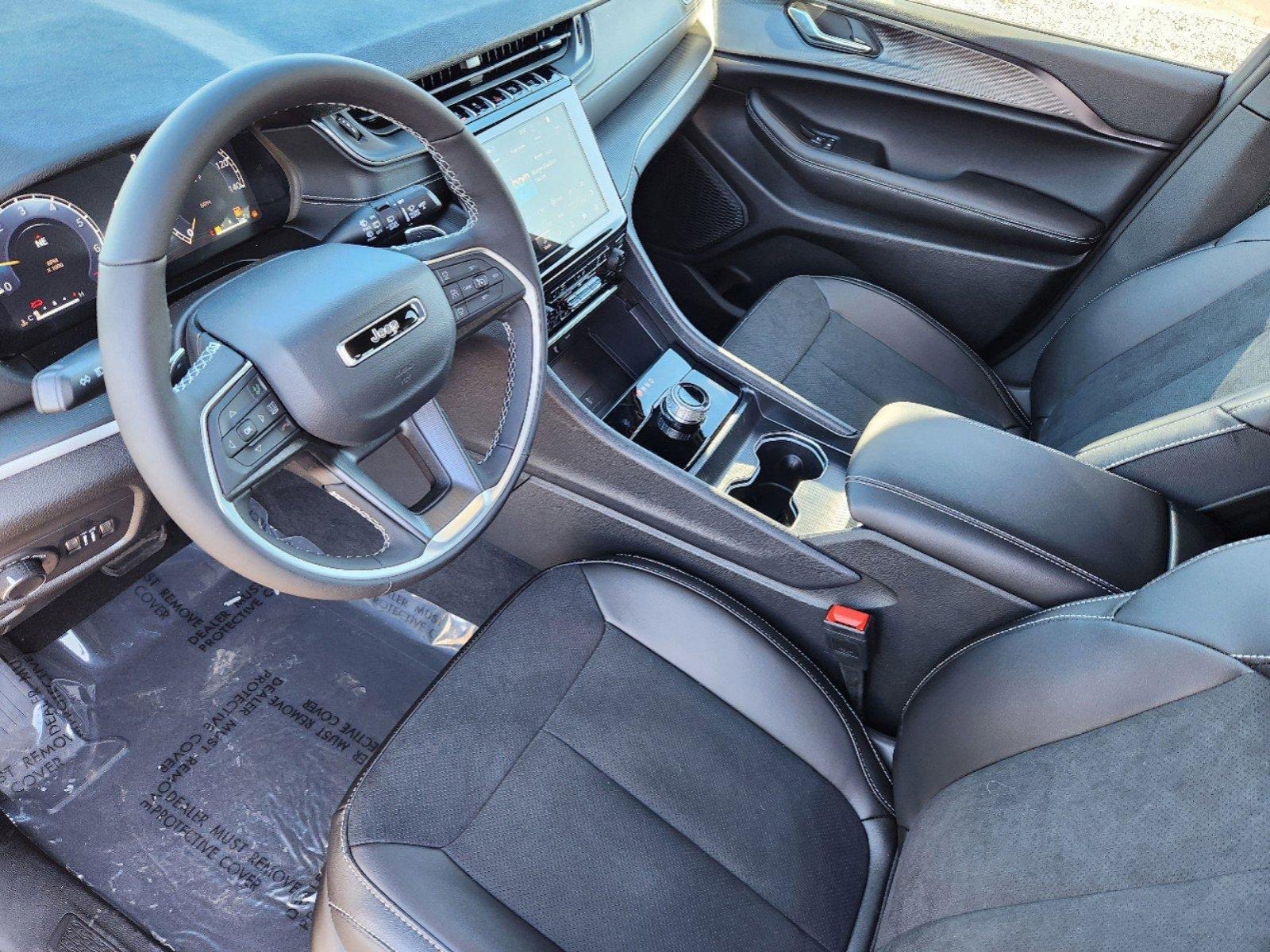 New 2025 Jeep Grand Cherokee Altitude image 13