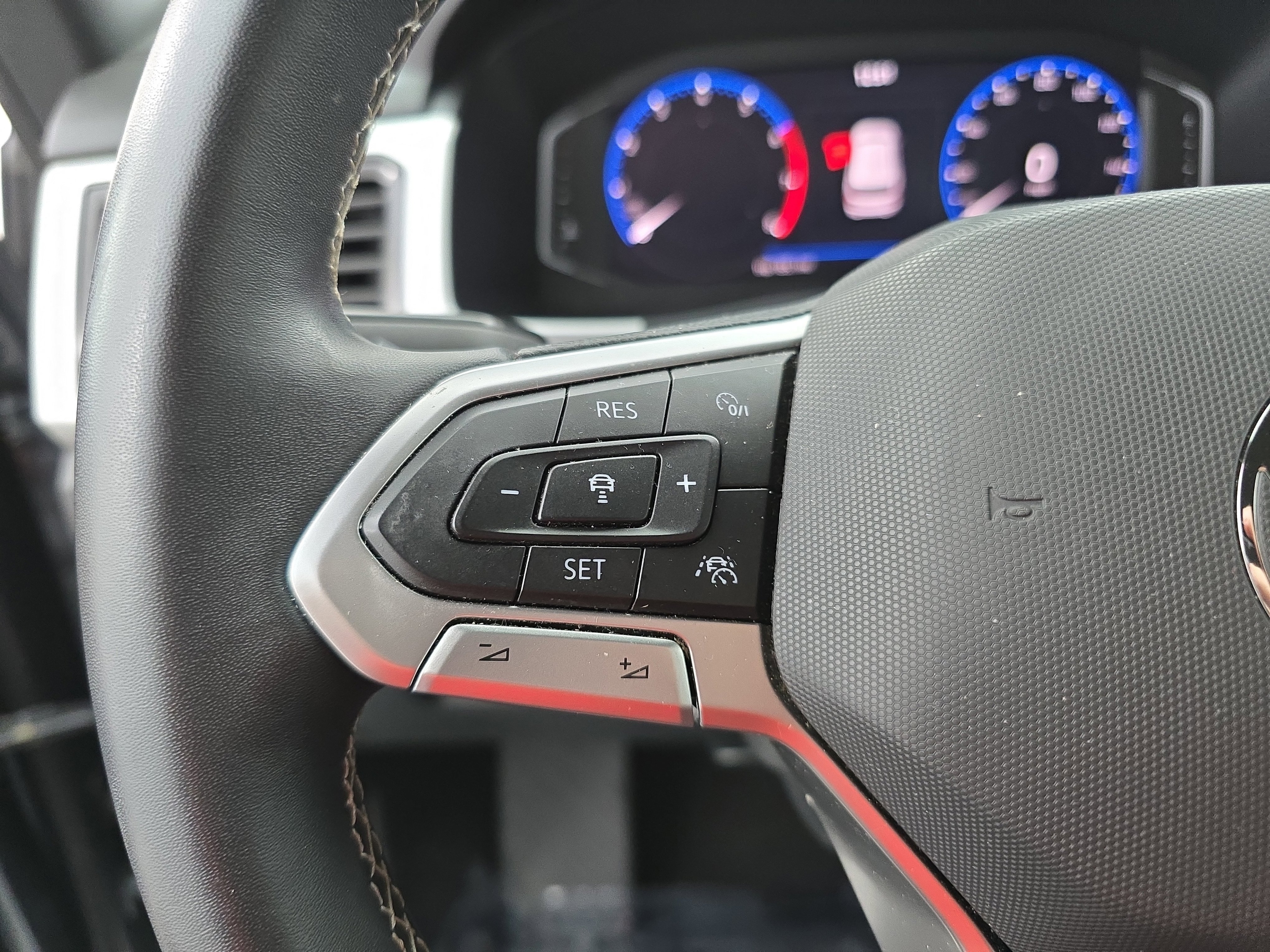 Used 2021 Volkswagen Atlas Cross Sport SEL Premium image 17