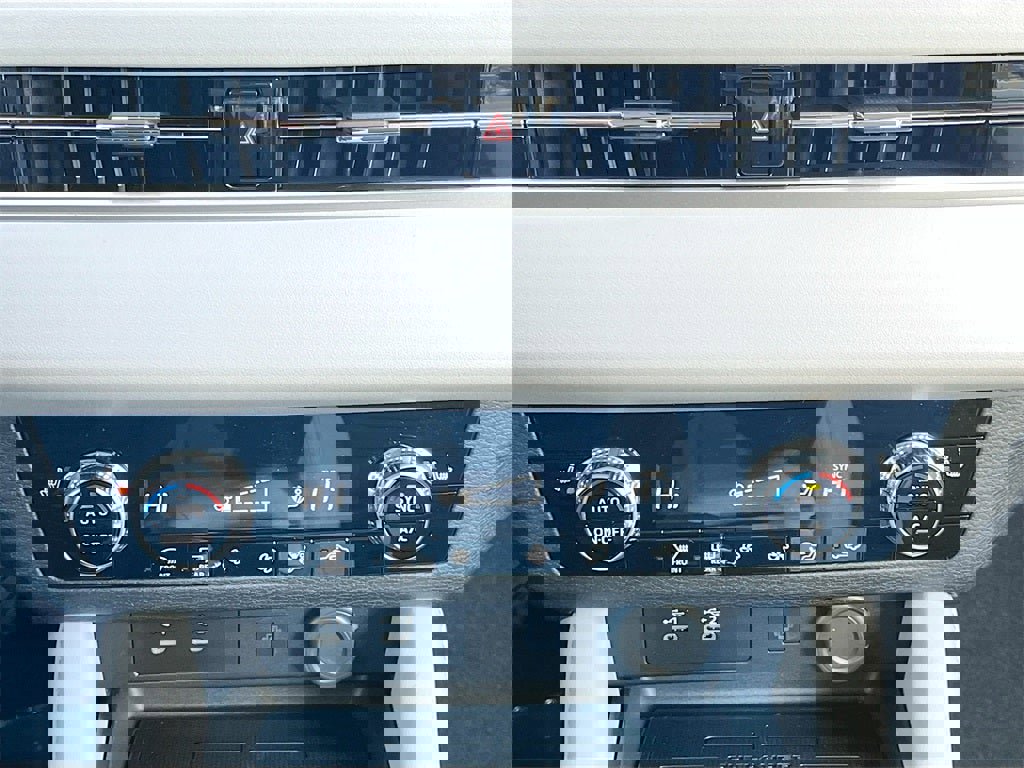 New 2025 Mitsubishi Outlander SE image 15