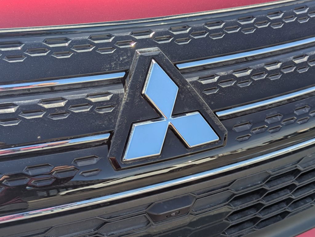 Used 2025 Mitsubishi Outlander 4WD Plug-In Hybrid image 11
