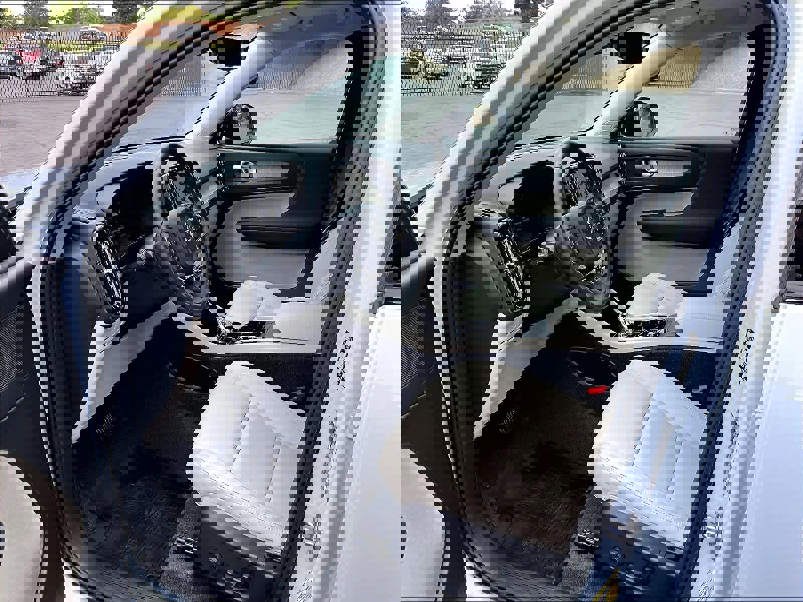 Used 2026 Volvo XC40 B5 Plus w/ Protection Package Premier image 16