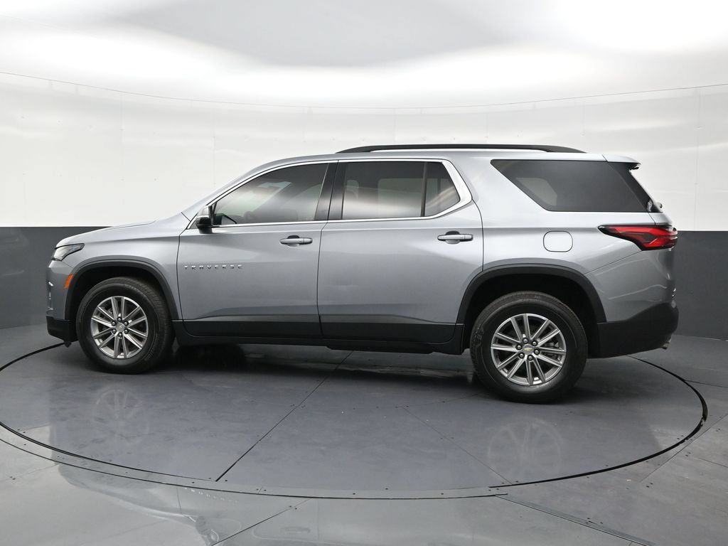 Used 2024 Chevrolet Traverse LT FWD image 2