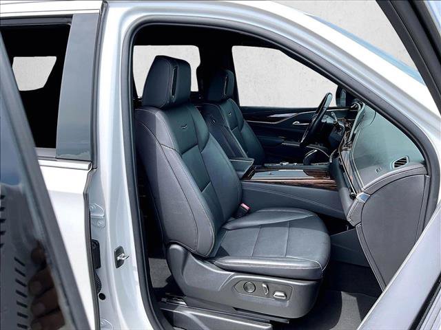 Used 2022 Cadillac Escalade Luxury RWD image 9