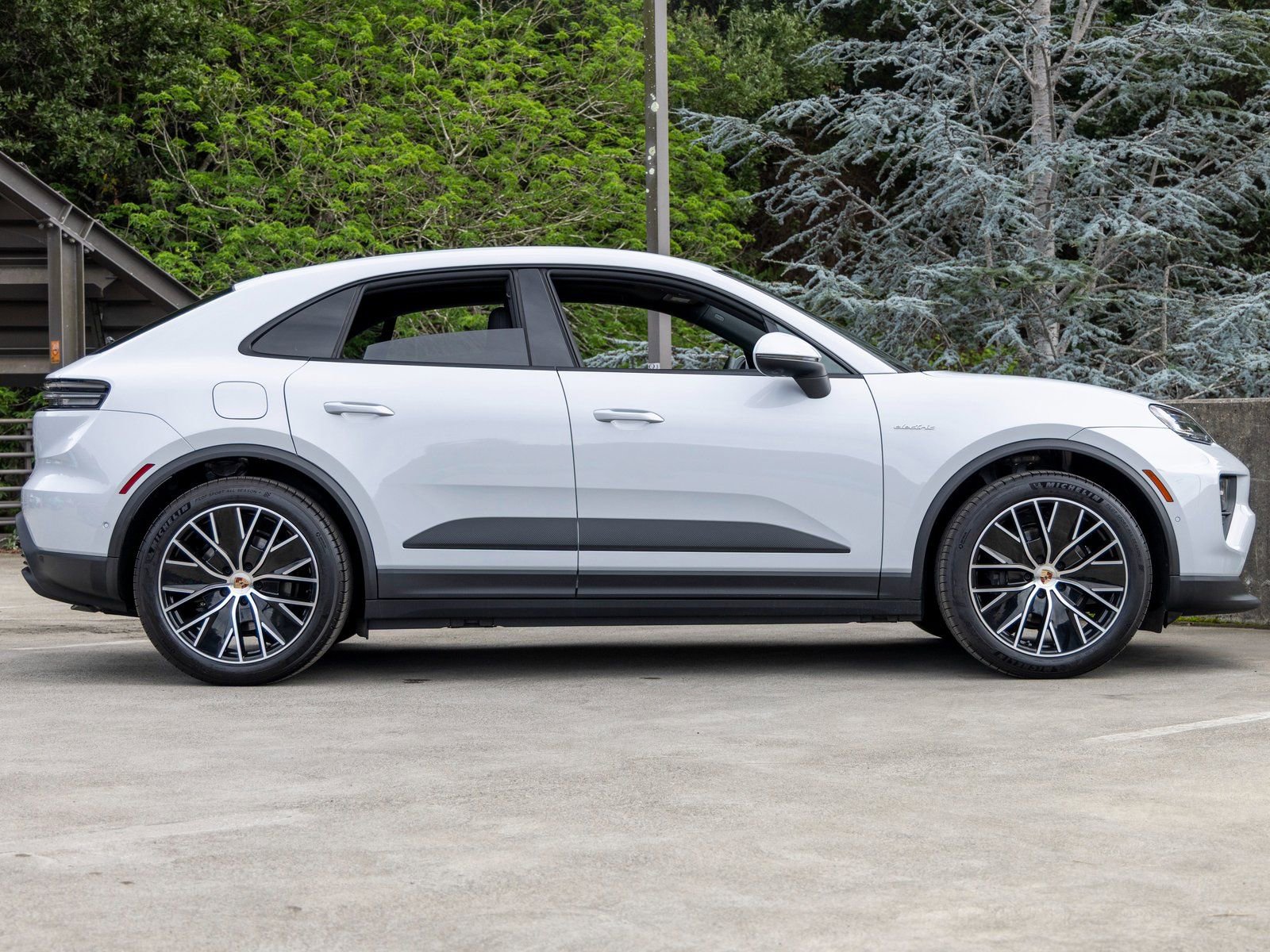 New 2025 Porsche Macan Electric image 12