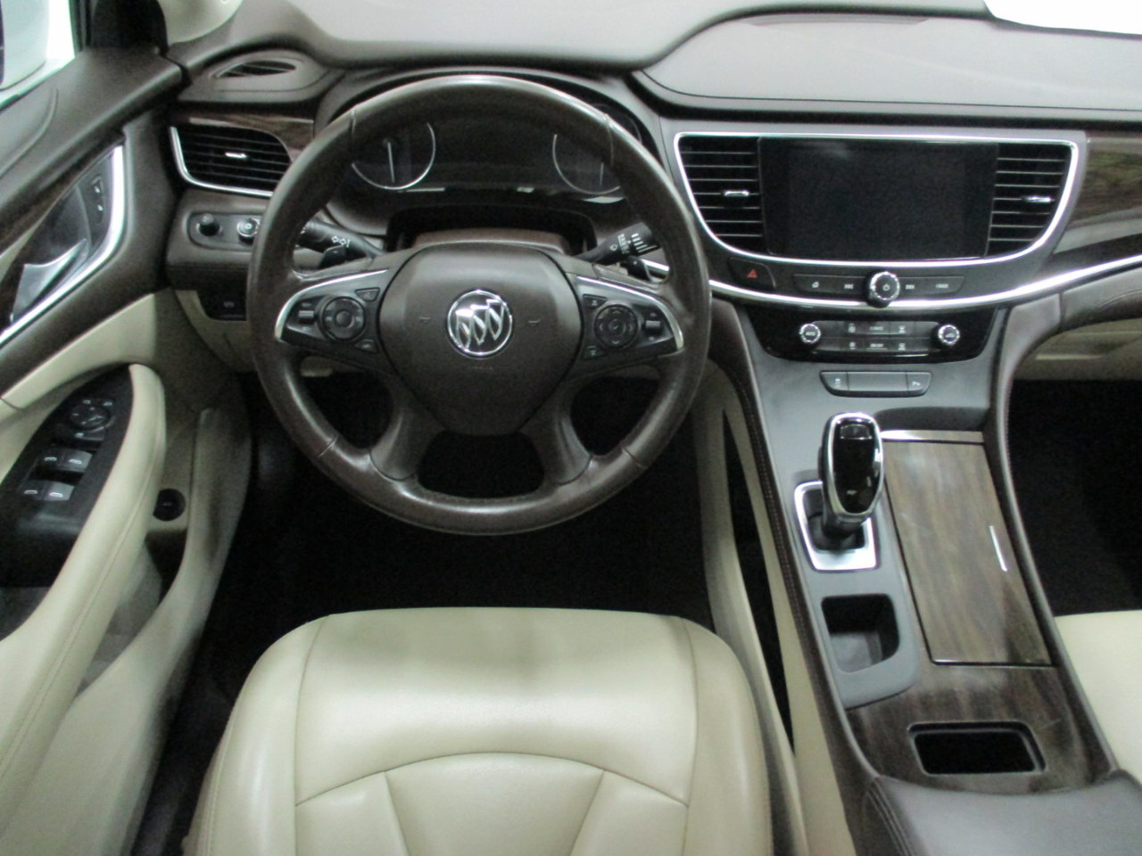 Used 2017 Buick LaCrosse Preferred image 14