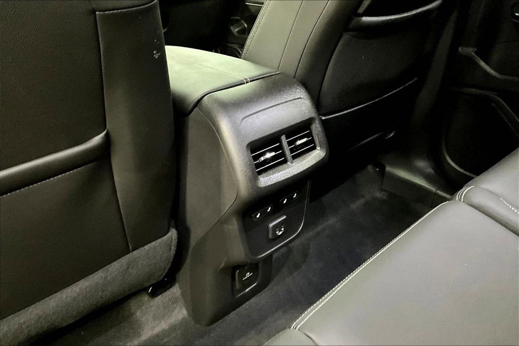 Used 2024 GMC Terrain Denali w/ Black Diamond Edition AWD/4WD image 10