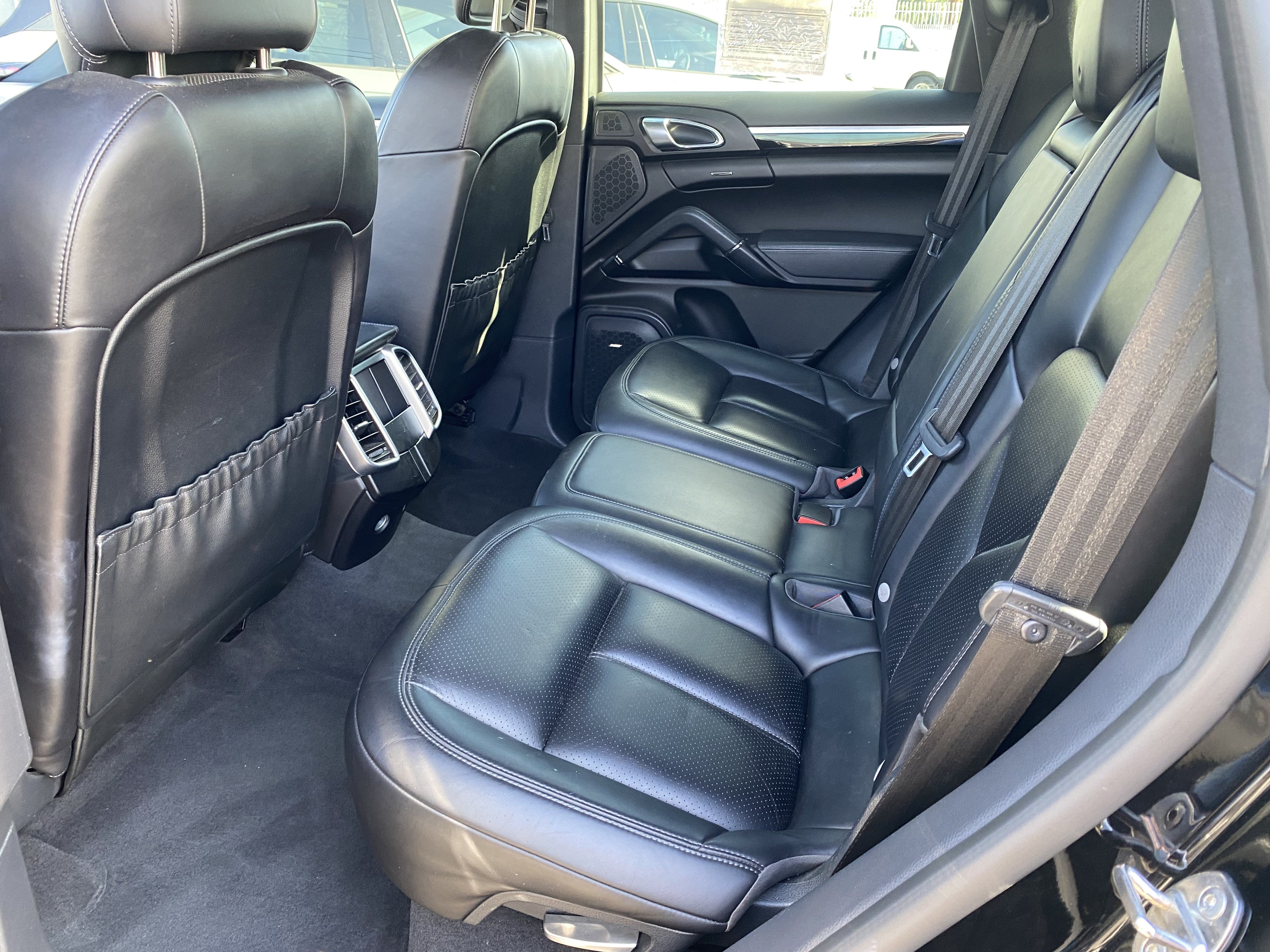 Used 2017 Porsche Cayenne S Platinum AWD/4WD image 18