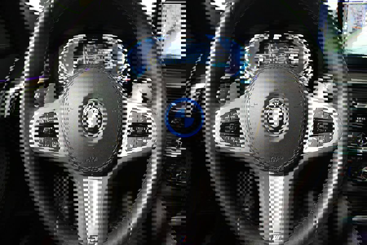 Used 2023 BMW 530e 530e w/ M Sport Package image 18