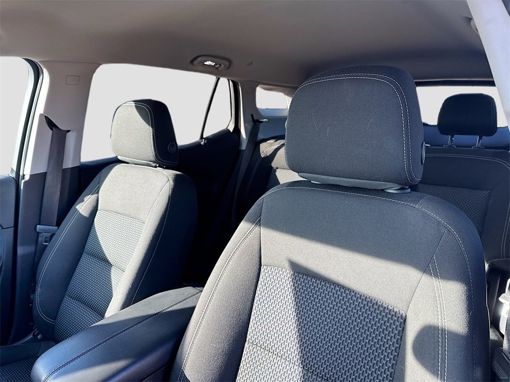 Used 2023 GMC Terrain SLE w/ Driver Convenience Package image 12