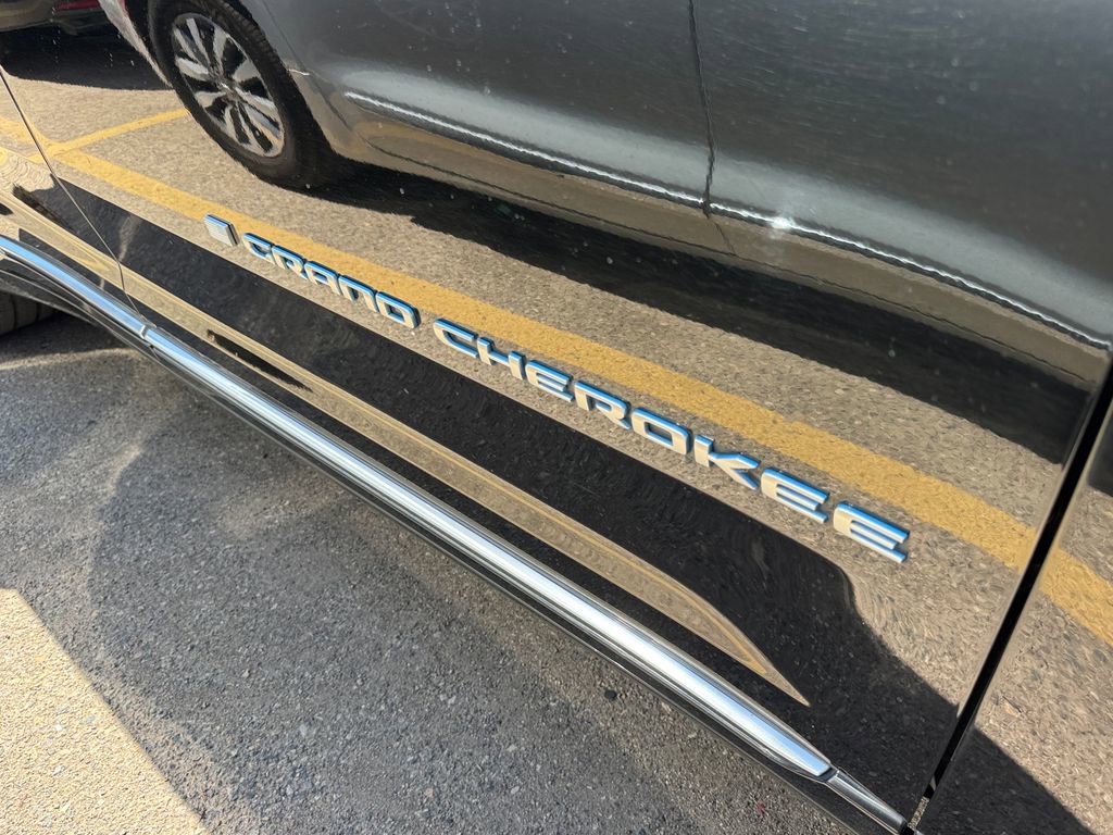 Certified 2022 Jeep Grand Cherokee Summit image 2