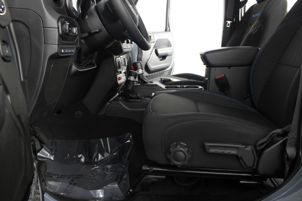 Used 2025 Jeep Wrangler Unlimited Rubicon 4xe AWD/4WD image 15