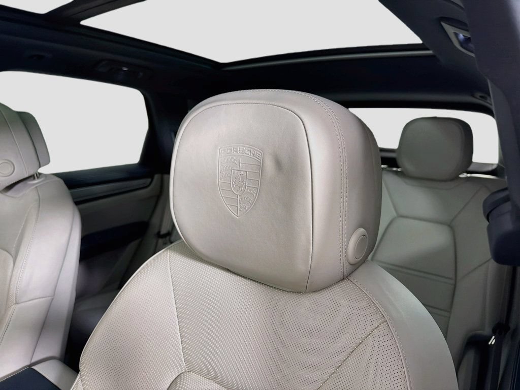 Certified 2023 Porsche Cayenne AWD/4WD image 22