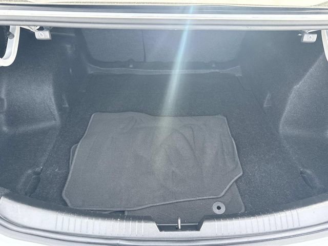 Used 2025 Chevrolet Malibu LT image 9