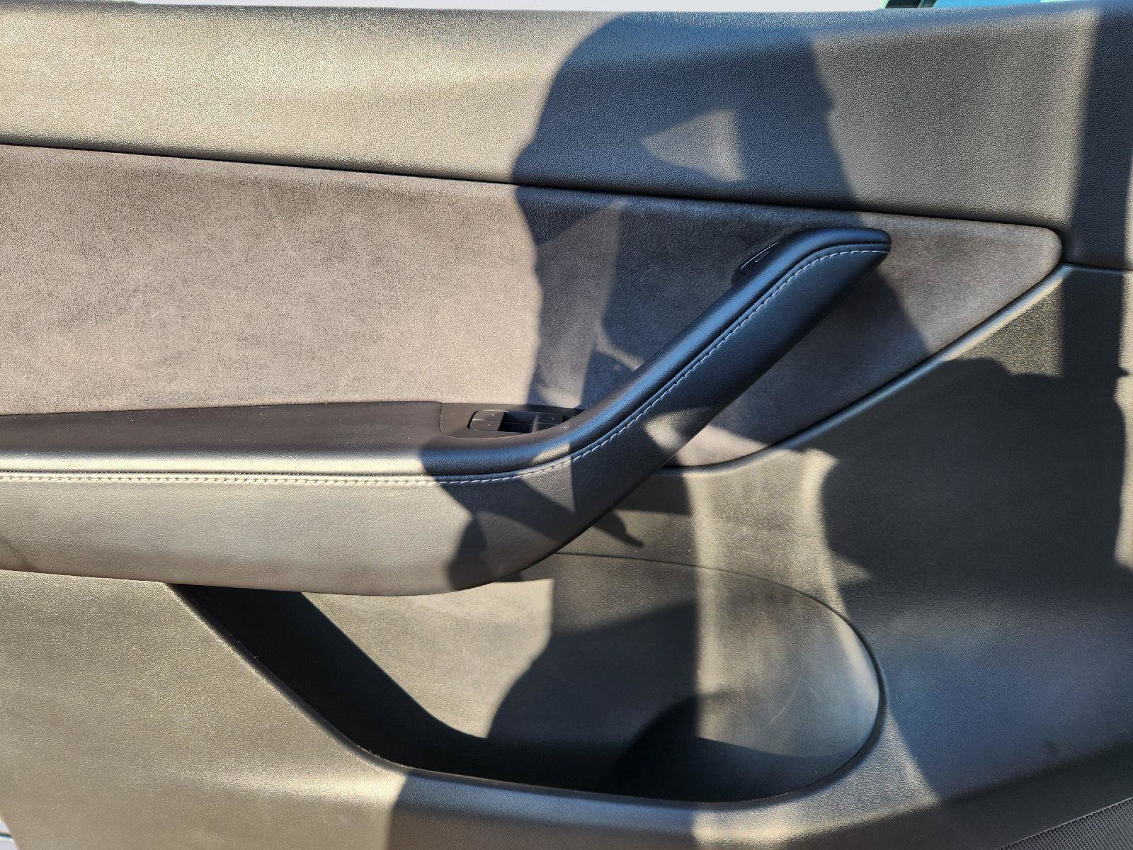 Used 2021 Tesla Model Y Long Range AWD/4WD image 23