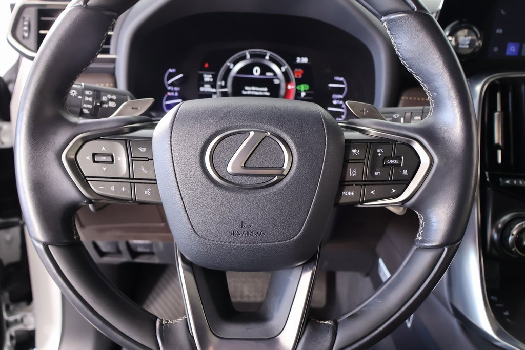 Used 2023 Lexus LX 600 4WD w/ Appearance Package image 3