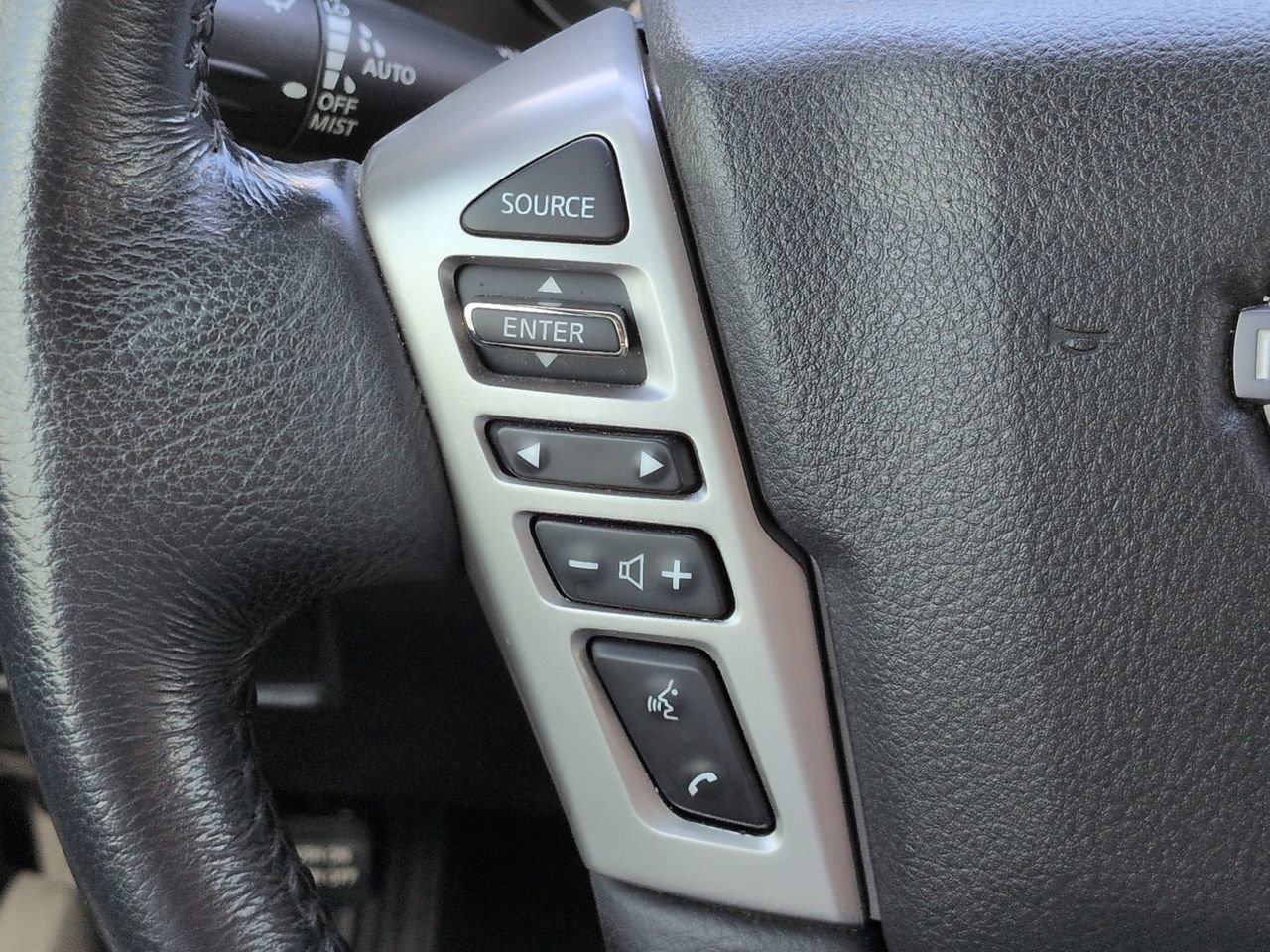 Used 2023 Nissan Titan SV w/ SV Convenience Package AWD/4WD image 25