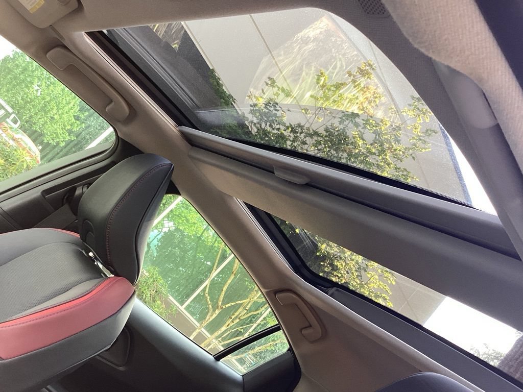Used 2024 Toyota Prius Prime FWD image 3
