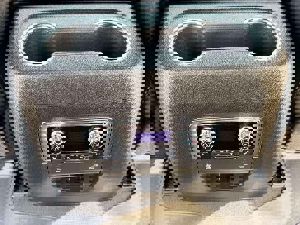 Used 2023 GMC Yukon SLT w/ SLT Luxury Package image 17