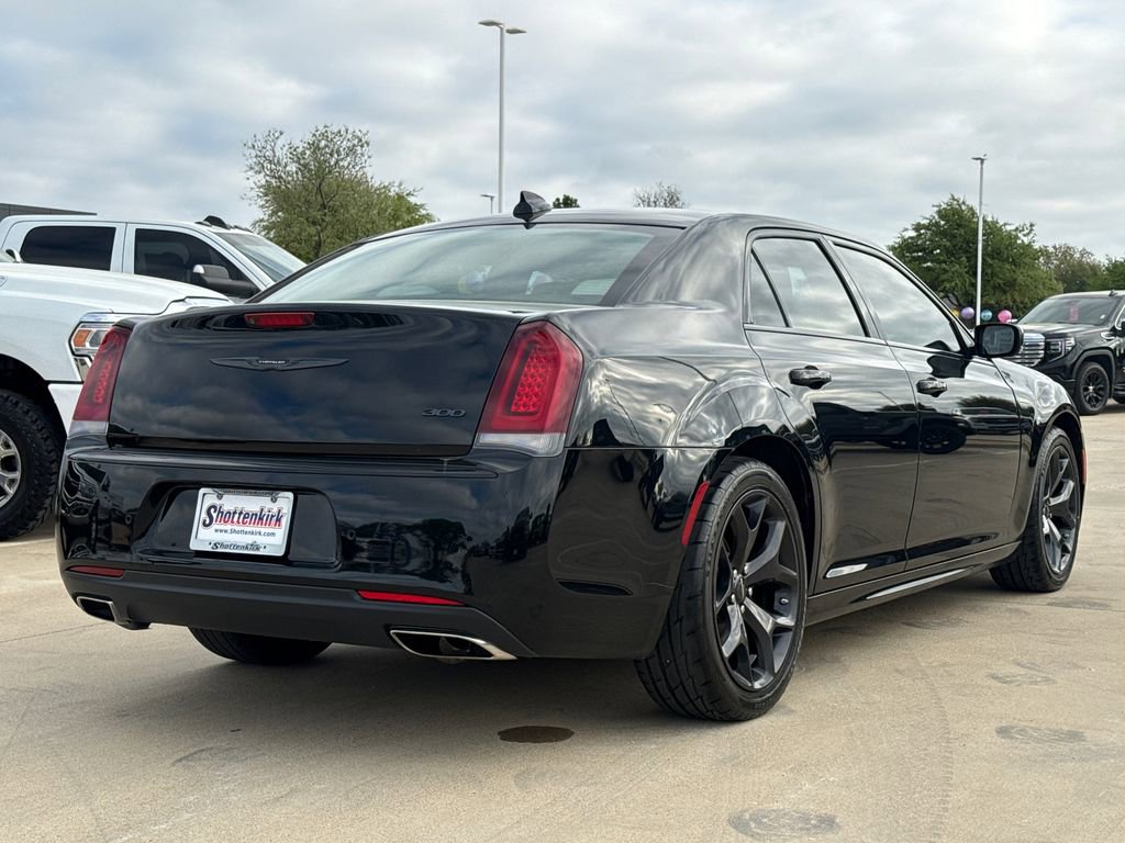 Used 2022 Chrysler 300 Touring L w/ Popular Equipment Group image 8
