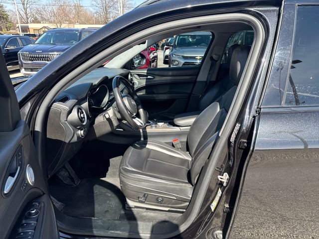 Used 2020 Alfa Romeo Stelvio Ti w/ Nero Edizione image 22